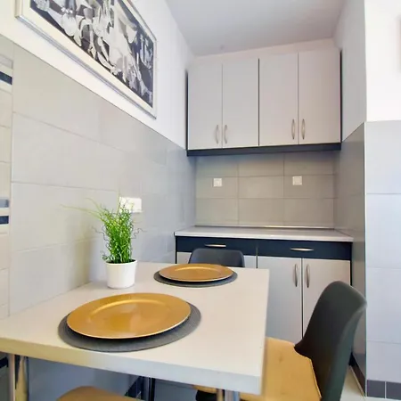 Avis - Skwer Kosciuszki 34 B *