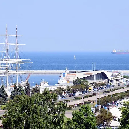 Avis - Skwer Kosciuszki 34 B Appartement *