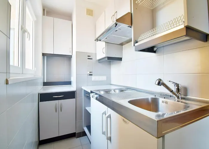 Avis - Skwer Kosciuszki 34 B *